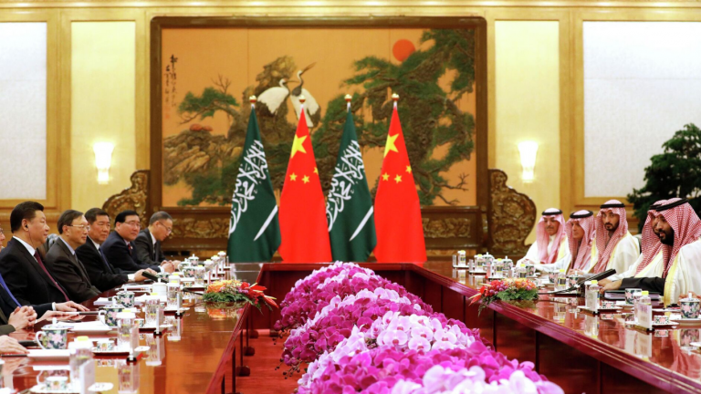 13 اتفاقية وقعتها الصين حصادًا لزيارة الرئيس التنفيذي الصيني إلى السعودية والإمارات